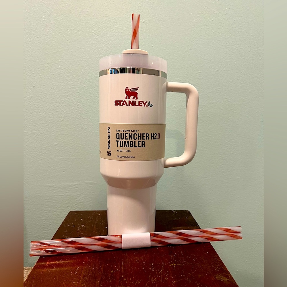 NIB Mistletoe Twist Stanley 40oz Limited Edition, with 3 peppermint twist straws
